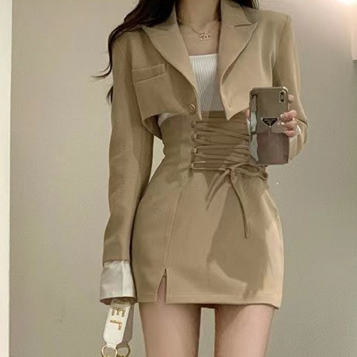 마리하우스 베이지 크롭자켓 꼬임치마 투피스 세트