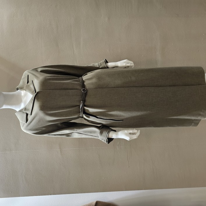 안지크빅쎄일  정장 카라 허리 벨트로 슬림해 보이는 칠부 원피스 AH1OP1100