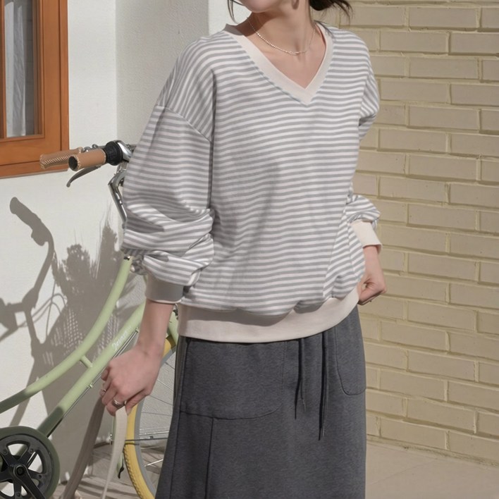 데일리앤 파인드 여성 루즈핏 배색 스트라이프 면 브이넥 맨투맨 티셔츠 봄 가을