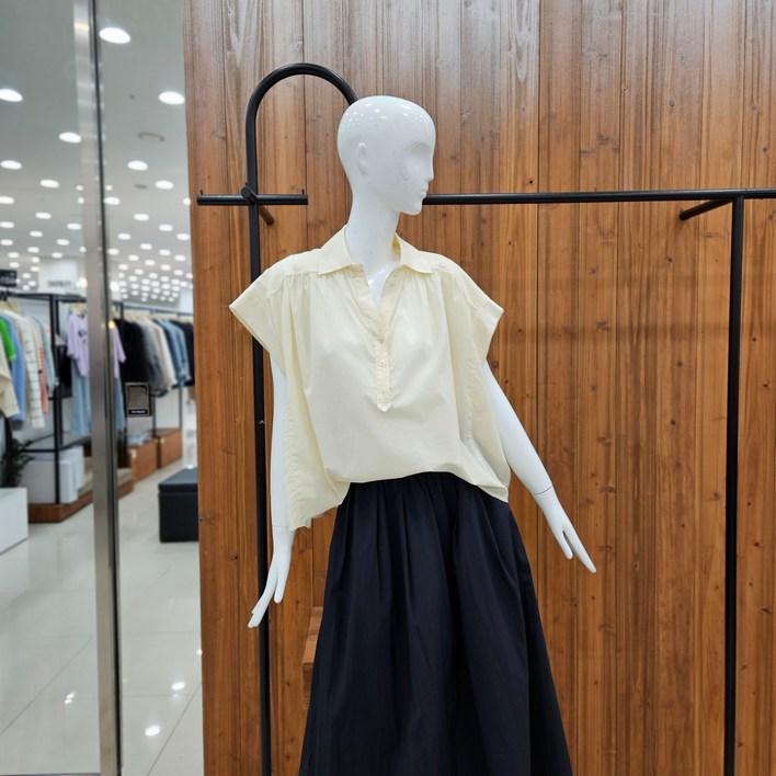 지컷 셔링 디테일 카라 블라우스 7214260504DJ 593004