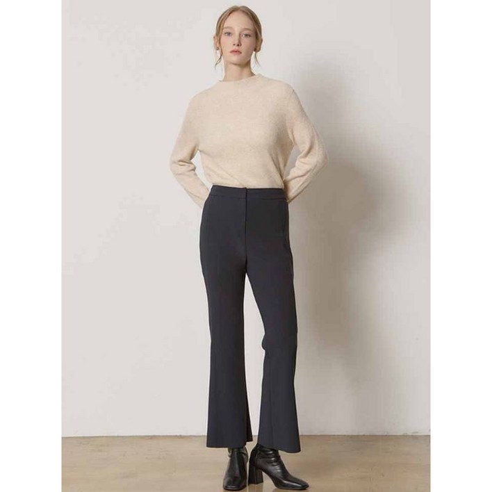 쉬즈미스 쉬즈미스(SHESMISS)  스트레이트 세미 부츠컷 팬츠 (택가격: 218000원)