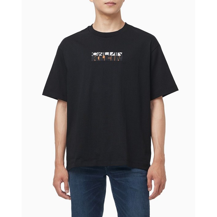 백화점 정품 캘빈클라인 진 남성 캘빈 클라인 블락 그래픽 로고 반팔 티셔츠4RD808G