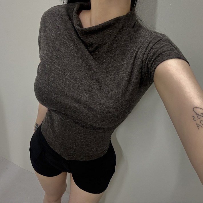 VANANA2 77까지ok글래머러스한핏 연출 볼륨생성 여성 드레이프 하프넥 슬리브 보카시 폴라반팔 VANANA2 77까지ok글래머러스한핏 연출 볼륨생성 여성 드레이프 하프넥 슬리브 보카시 폴라반팔