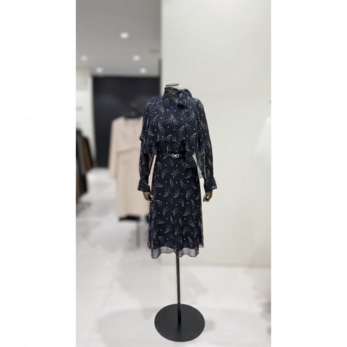 모조에스핀 케이프형 쉬폰 원피스 J243MSE015