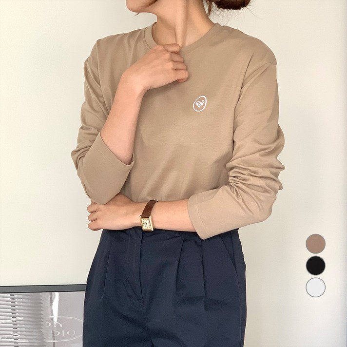 아피나르 여성용 로고 자수 릴렉스핏 긴팔 티셔츠 아피나르 여성용 로고 자수 릴렉스핏 긴팔 티셔츠