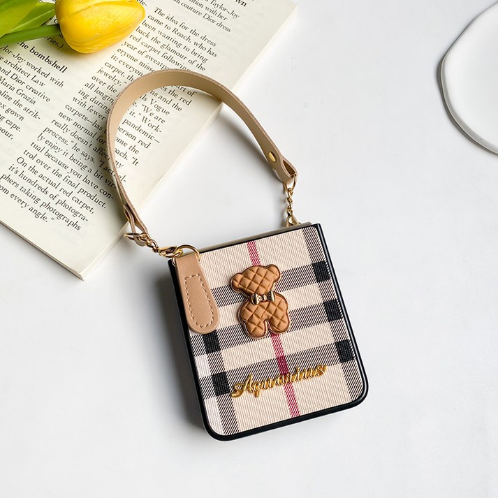 ARUM 브라운곰돌 스트랩 z플립 케이스 3 4 5 6 7 삼성 제트 플립 케이스 z플립케이스 추천 예쁜