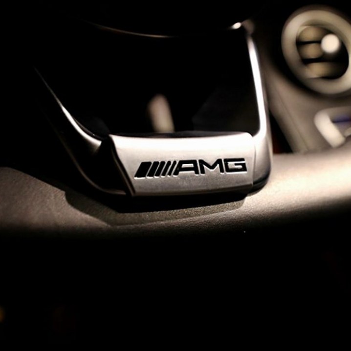 벤츠 악세사리 D컷핸들 AMG 엠블럼 몰딩 용품 벤츠 악세사리 D컷핸들 AMG 엠블럼 몰딩 용품