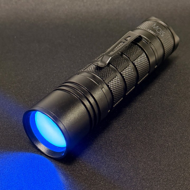 모이스 LED UV 줌기능탑재 고광량 자외선램프 365nm AAA건전지 사용 네일 경화 오염 형광물질 야광 탐지 반려동물 오줌 낚시찌 라이트