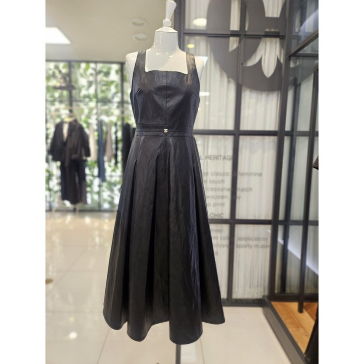 듀엘 DEWE 민소매 레더 원피스L254PSE032 NC일산