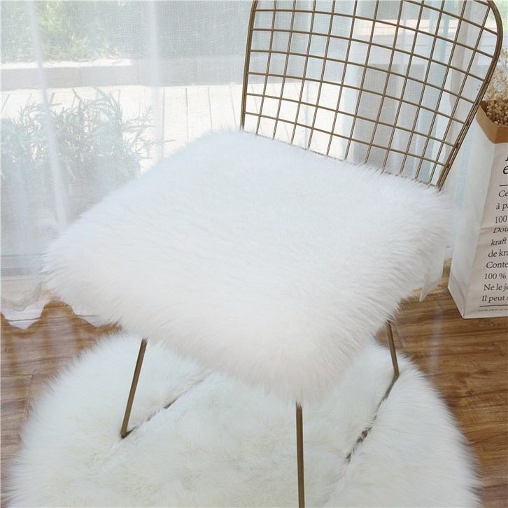 에쥬아 페이크퍼 방석 인테리어 소품 에코퍼 러그 쇼파매트