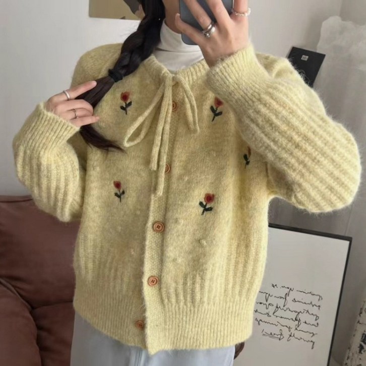 쁘띠꼬모 여성 자수 브이넥 리본타이 버튼업 루즈핏 니트가디건 HLD5101442