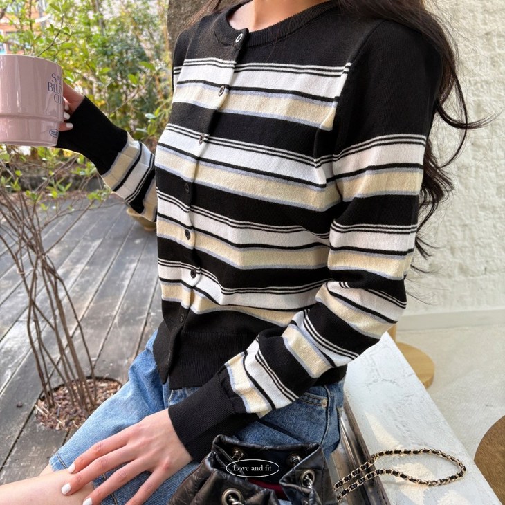 봄신상 25ss 신상 여성 줄무늬 배색 스트라이프 단가라 가디건 니트가디건 2Color 봄신상 25ss 신상 여성 줄무늬 배색 스트라이프 단가라 가디건 니트가디건 2Color