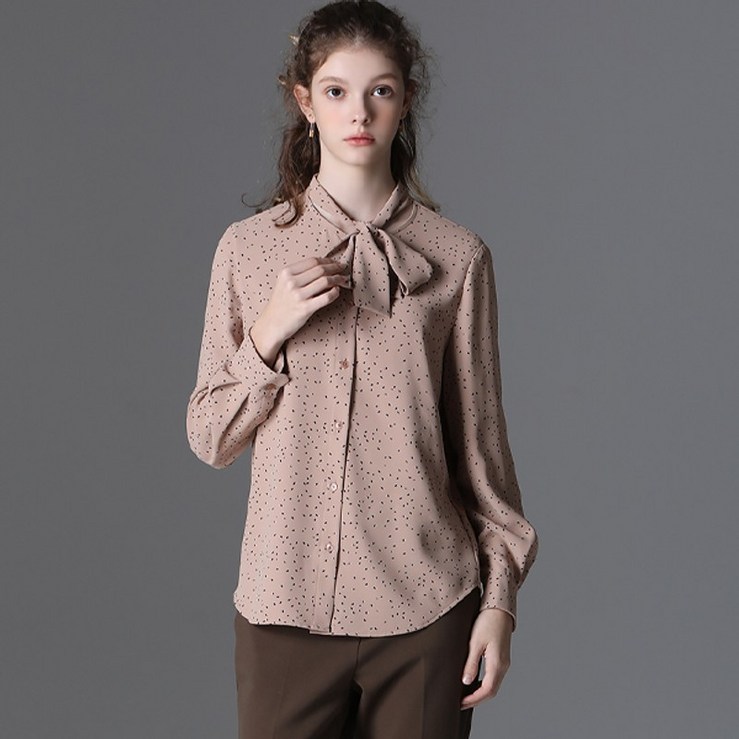 리스트 패턴 타이넥 블라우스 택가격 138000원 리스트 패턴 타이넥 블라우스 택가격 138000원